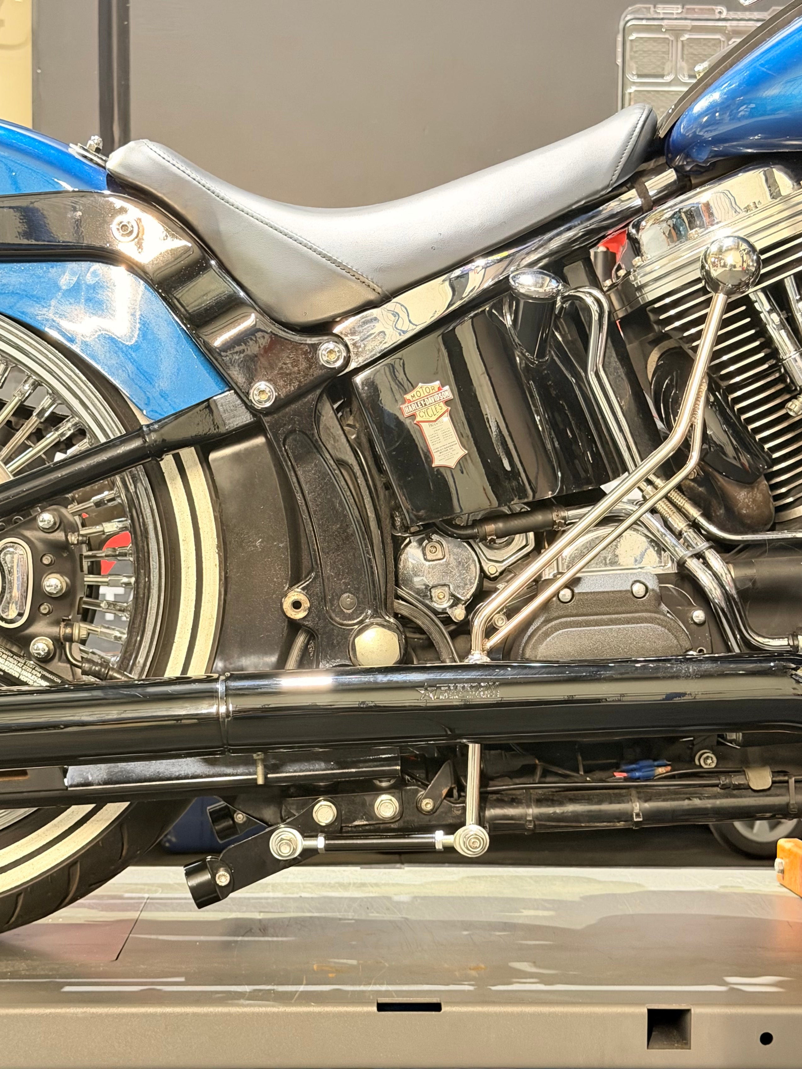Harley-Davidson Softail Center Stand | Hernandes Cartel